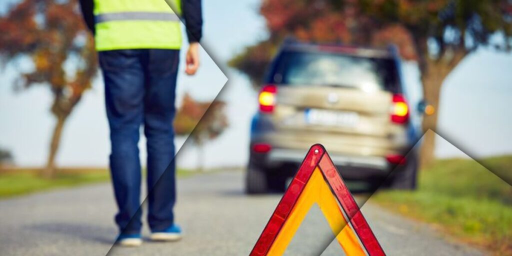 Mobile breakdown service personnel assisting duing a breakdown