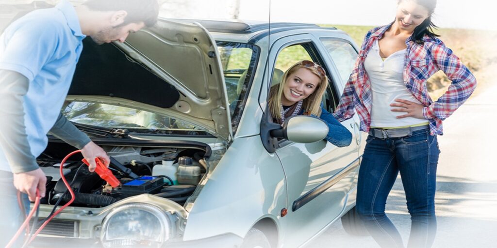 Local breakdown service assisting breakdown car